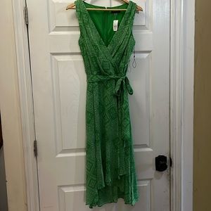 Tommy Hilfiger NWT SZ 8  Chiffon printed Midi dress, self-tie belt. Never worn!